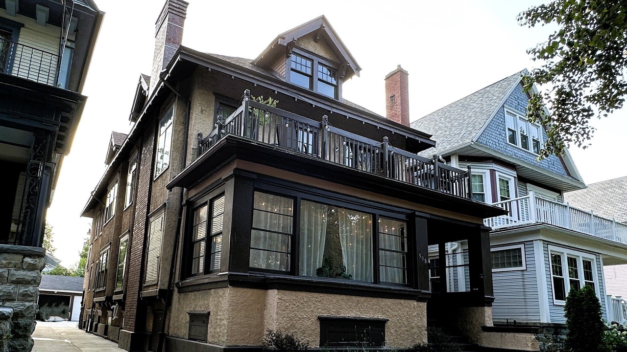 Photo of Outdoor in Front Park