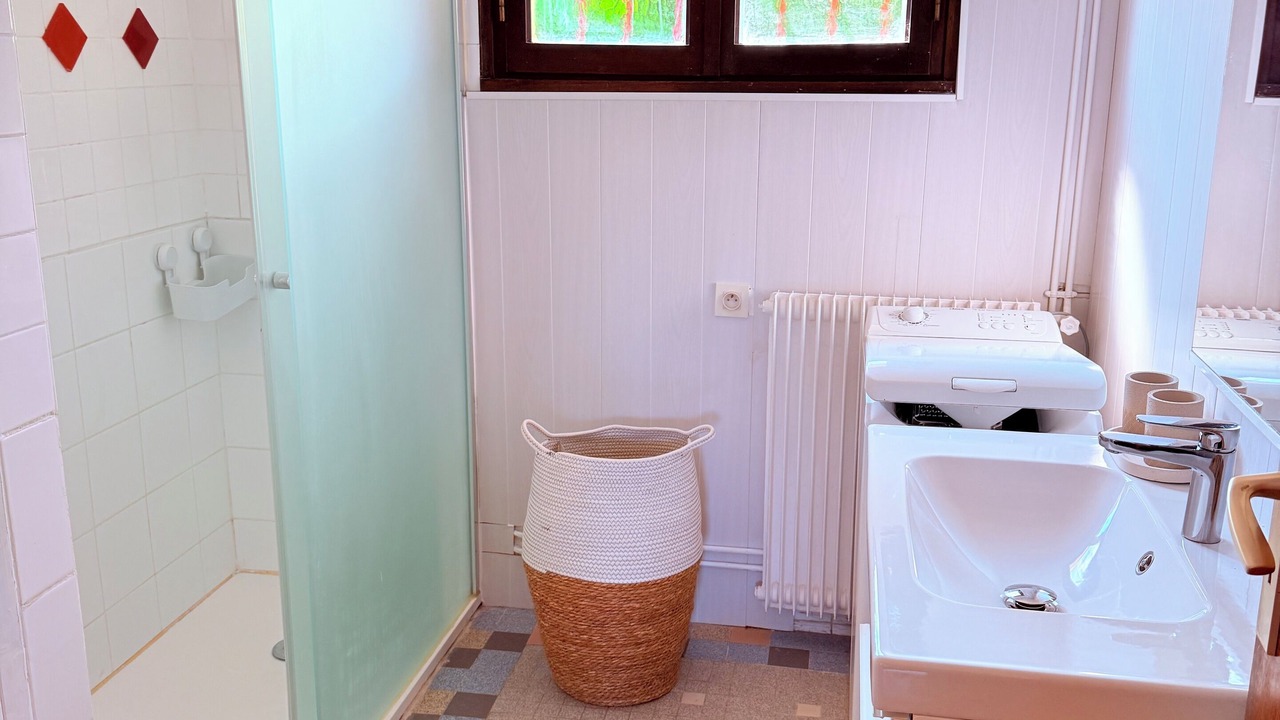 Photo of Bathroom in Cugnaux