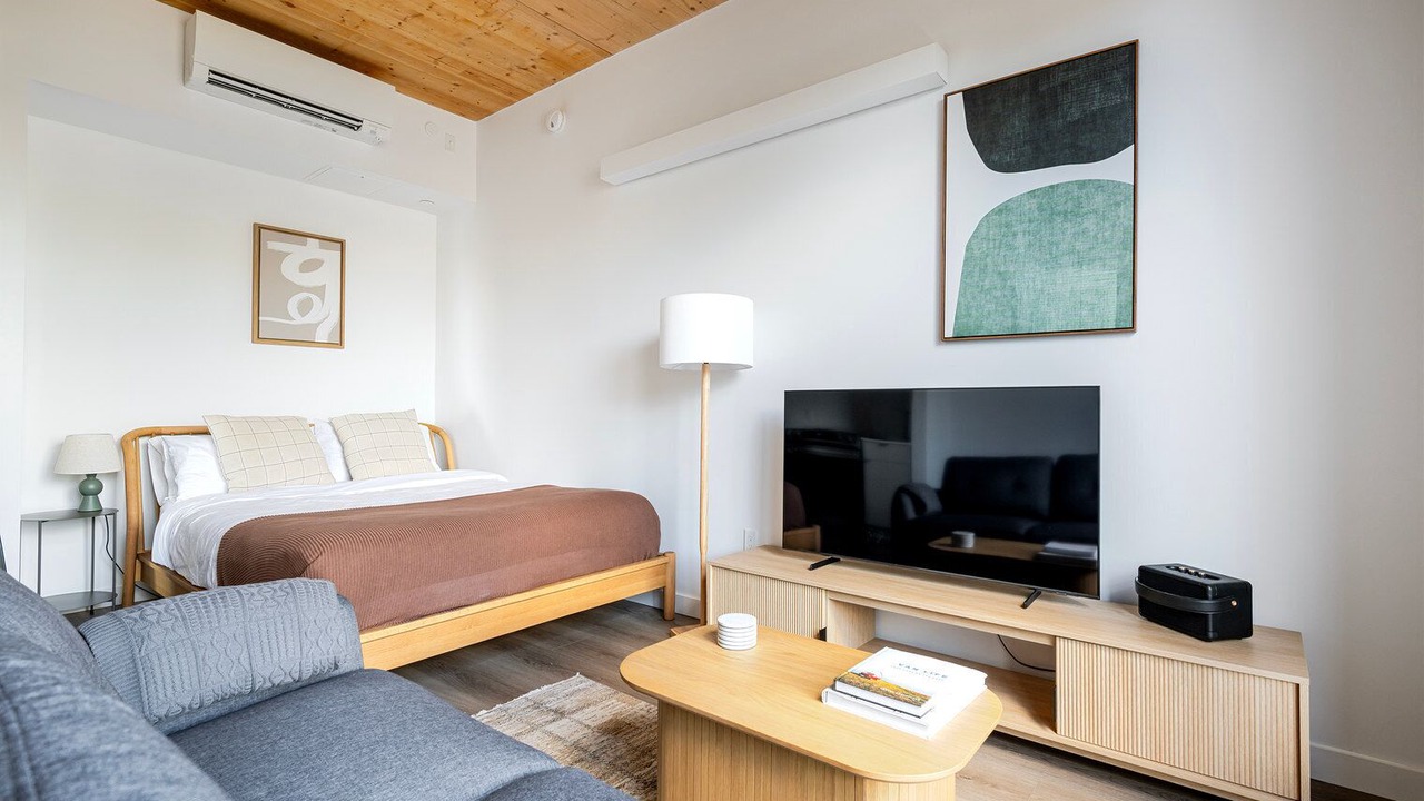 Photo of Bedroom in East Somerville