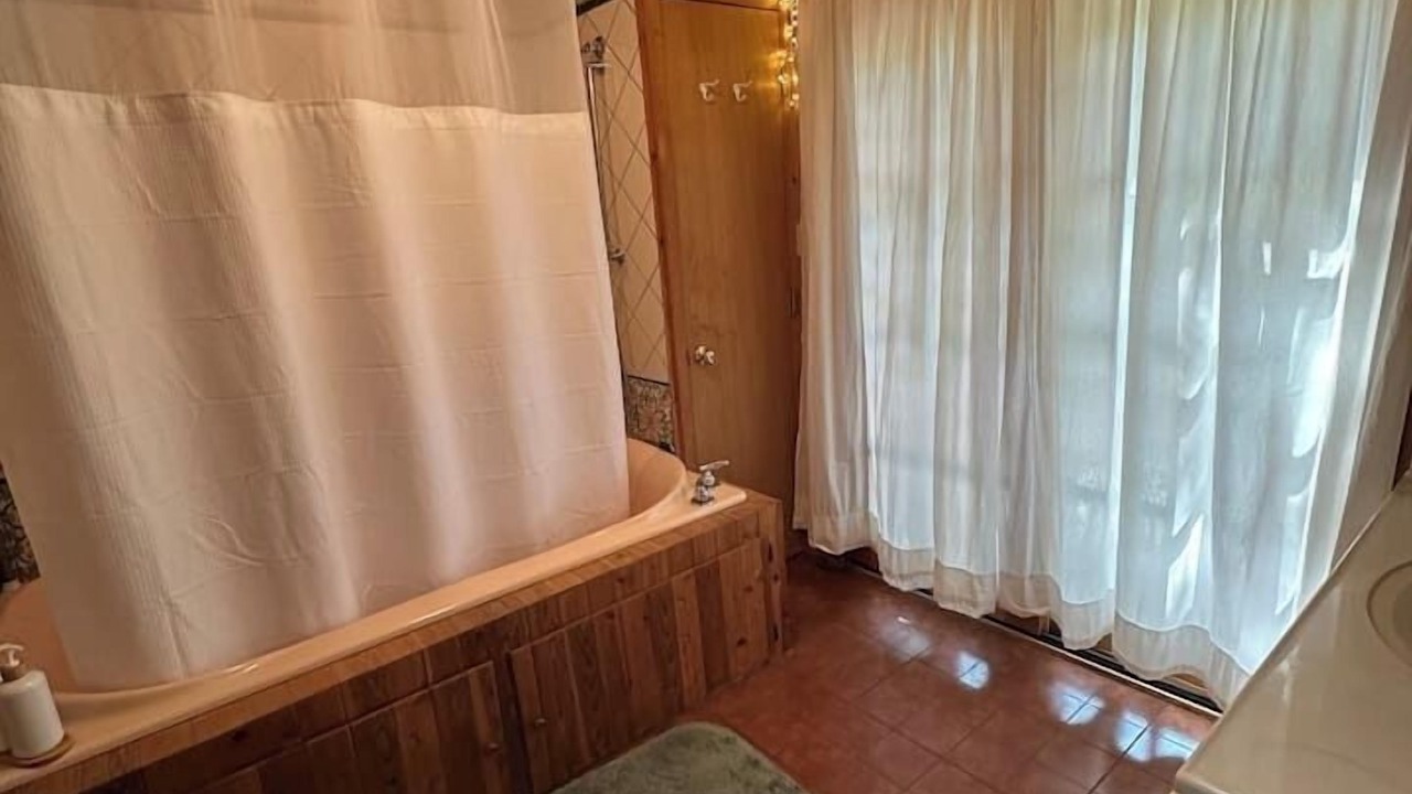 Photo of Bathroom in Aspers