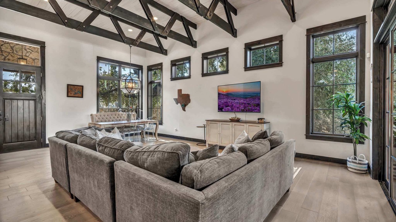 Photo of Livingroom in Spicewood
