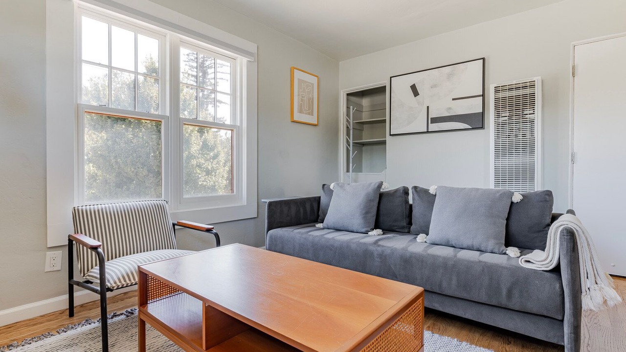 Photo of Livingroom in Downtown North