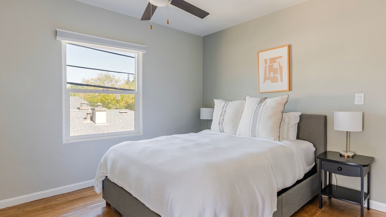 Photo of Bedroom in Downtown North