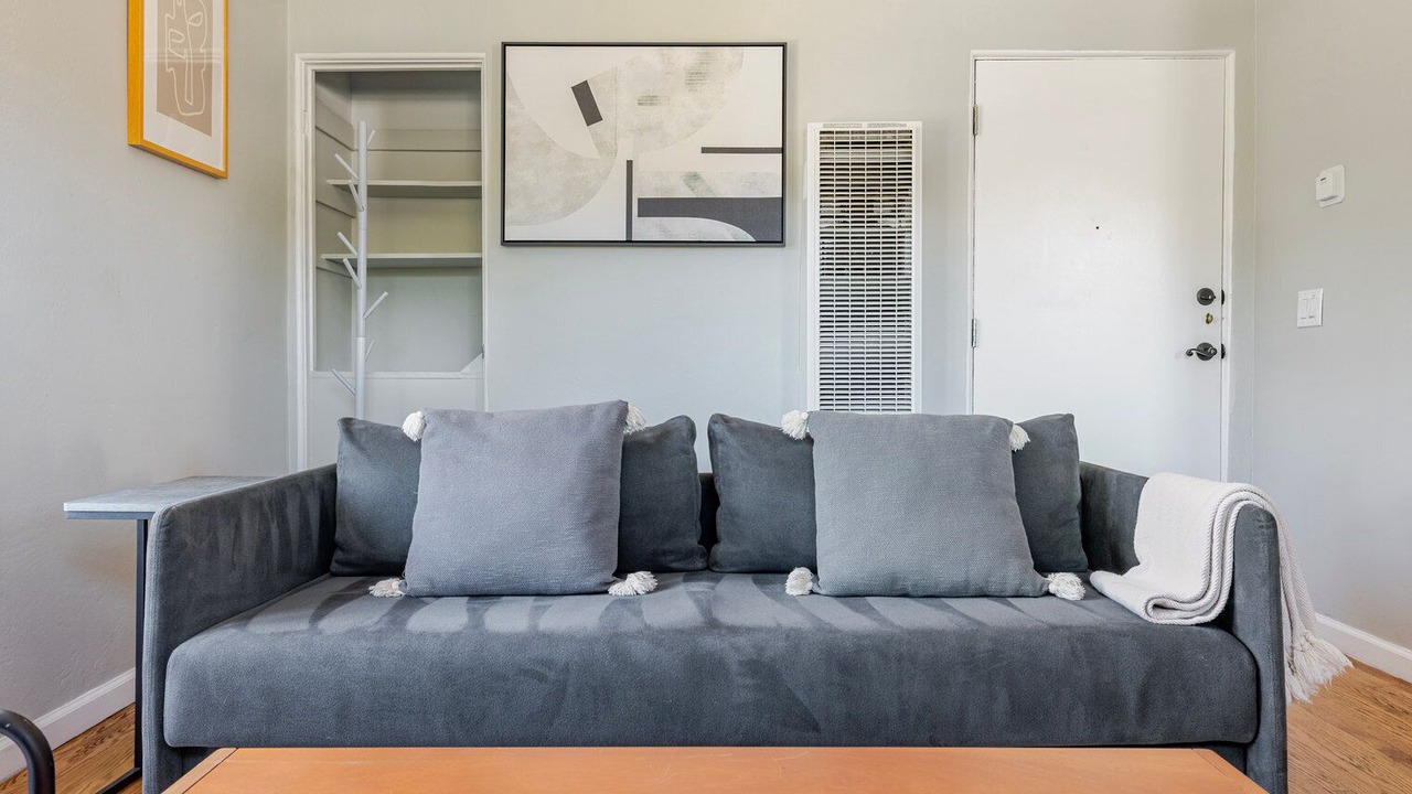 Photo of Livingroom in Downtown North