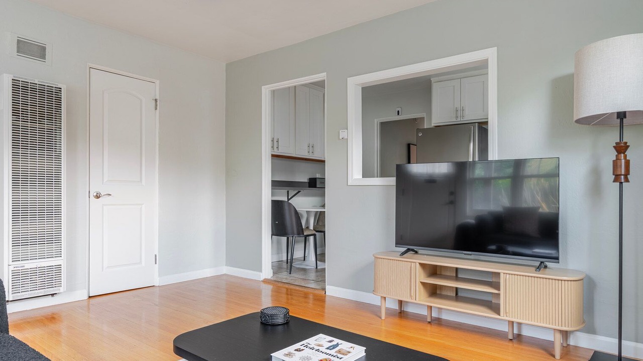 Photo of Livingroom in Downtown North