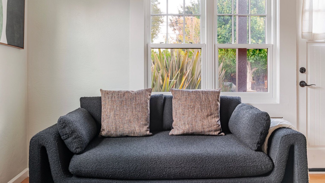 Photo of Livingroom in Downtown North