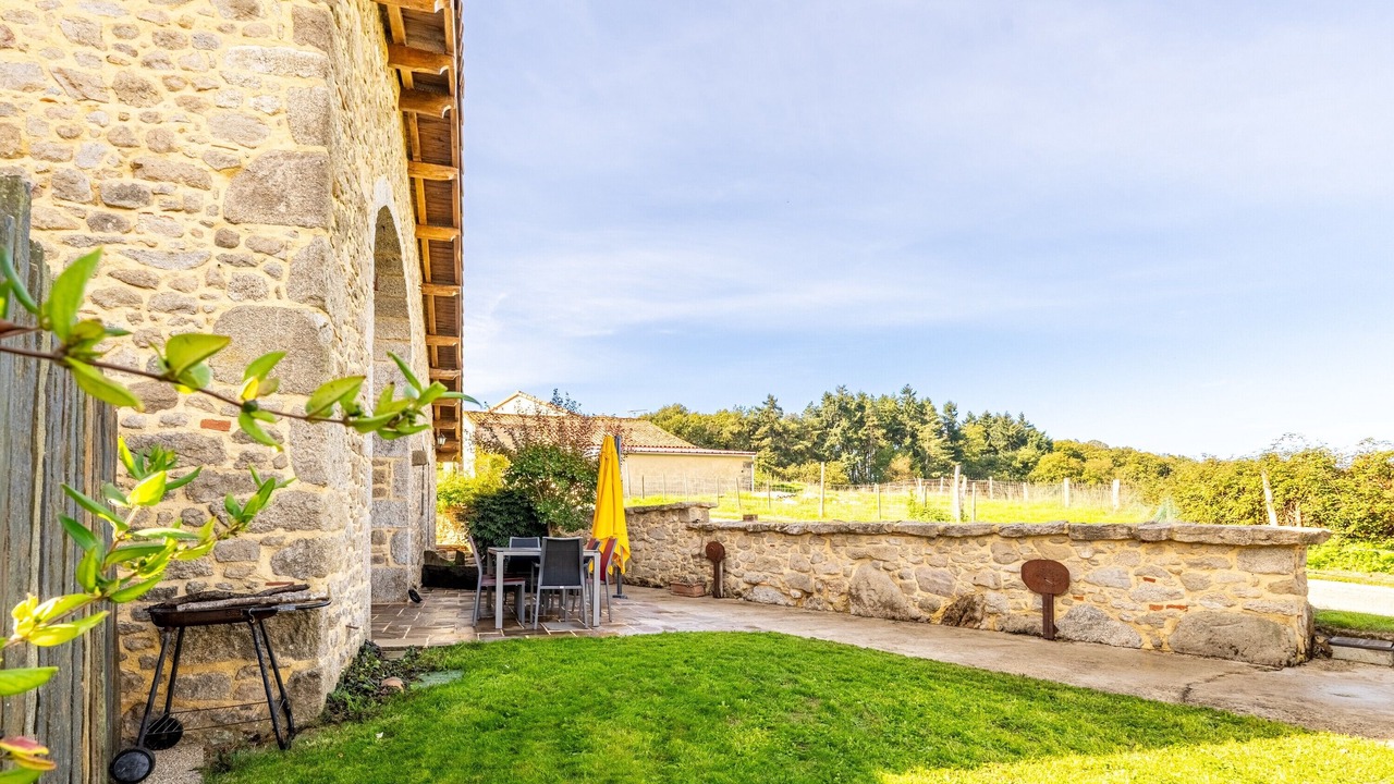 Photo of Patio Balcony in Chambretaud