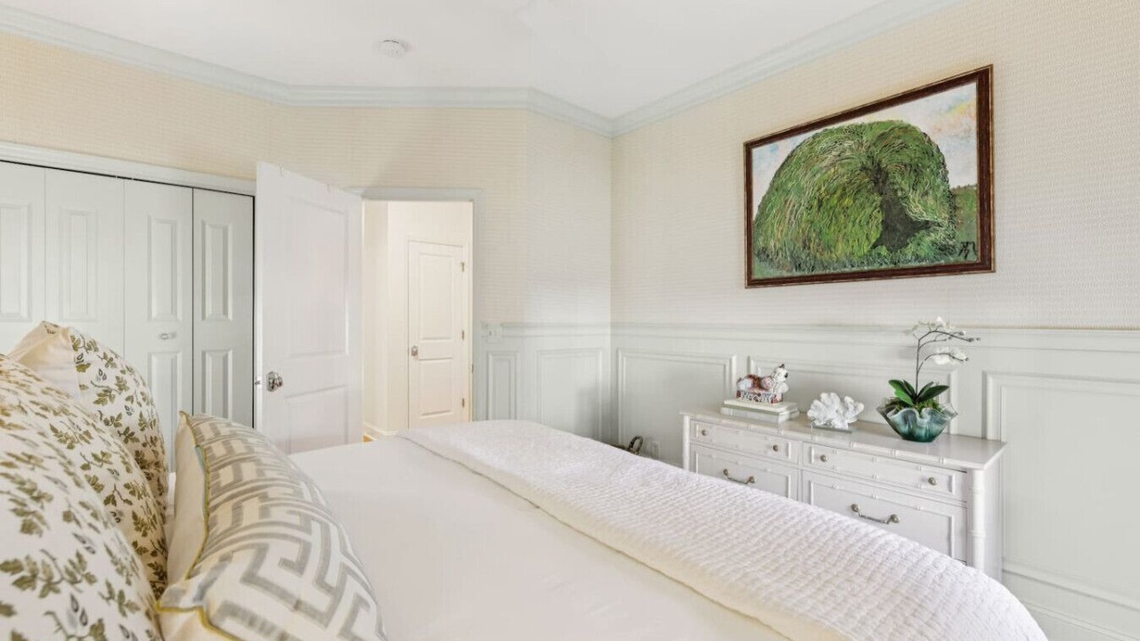 Photo of Bedroom in Northwest Quadrant