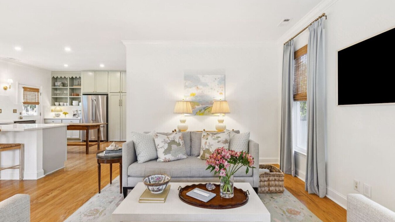 Photo of Livingroom in Northwest Quadrant
