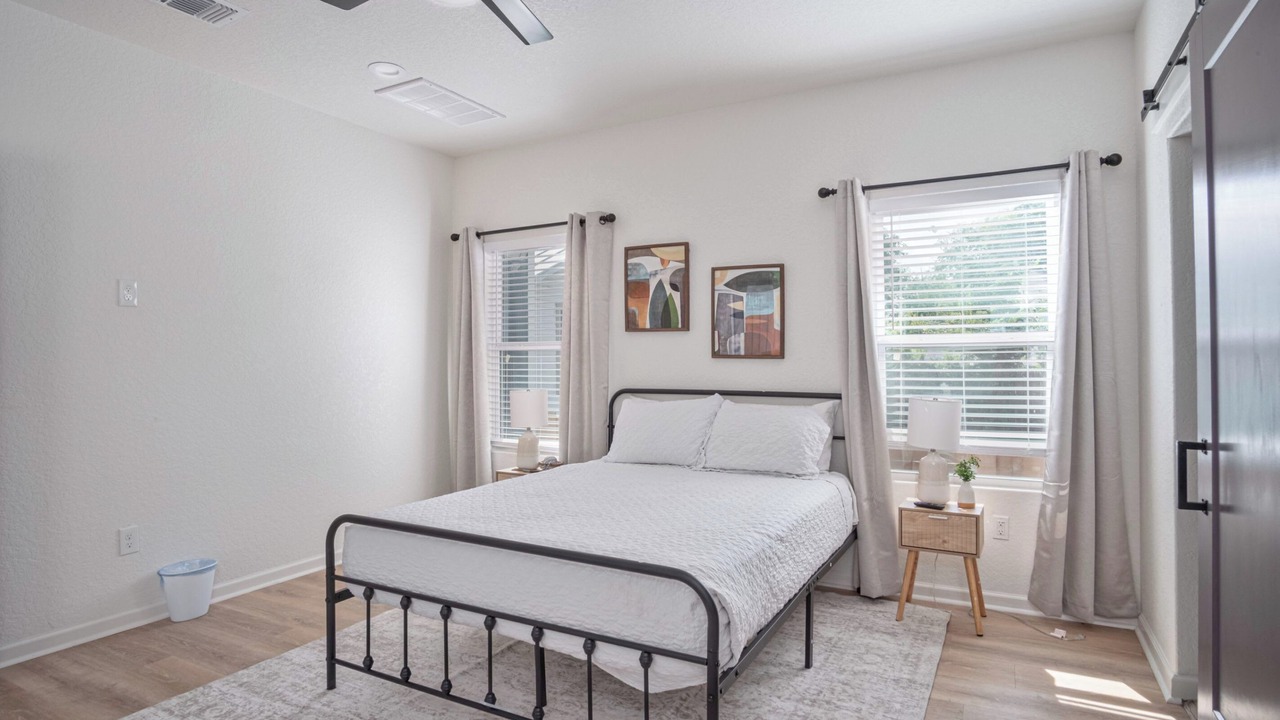 Photo of Bedroom in Arena District