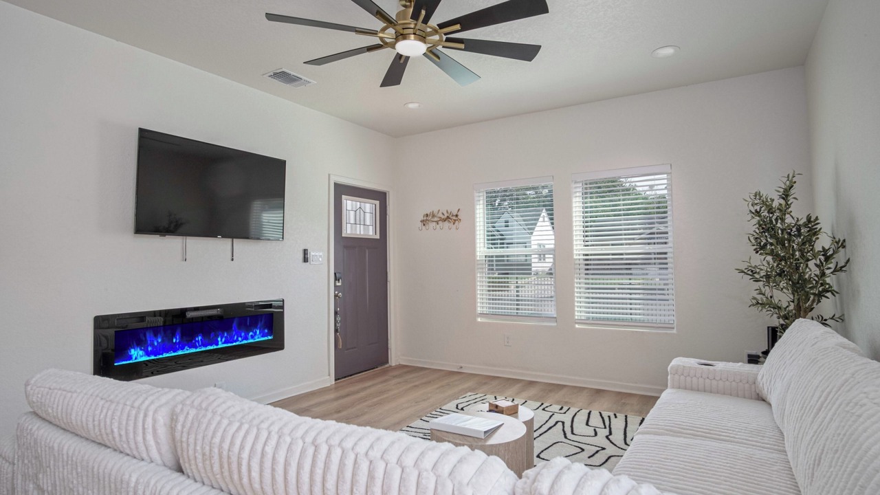 Photo of Livingroom in Arena District