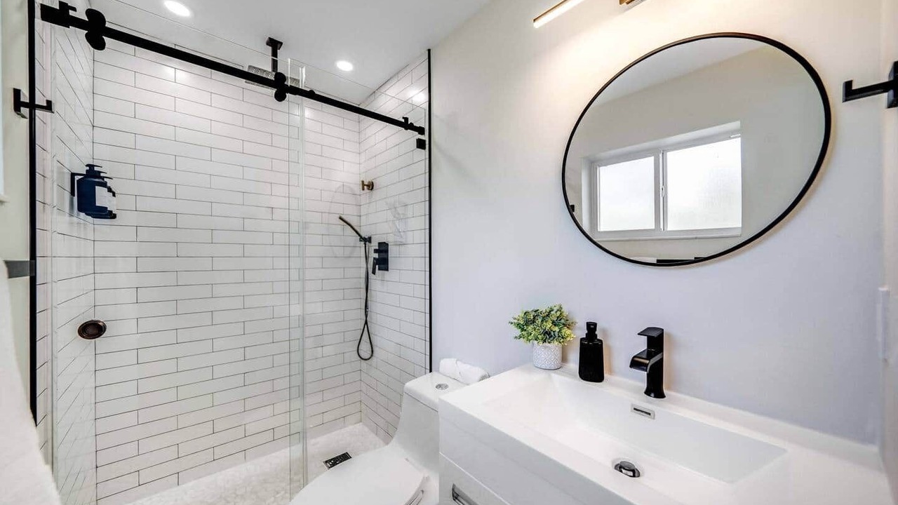 Photo of Bathroom in Garden Isles