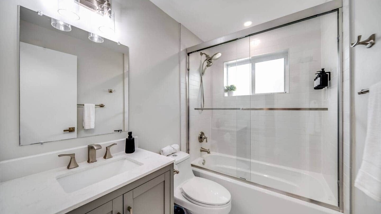 Photo of Bathroom in Garden Isles