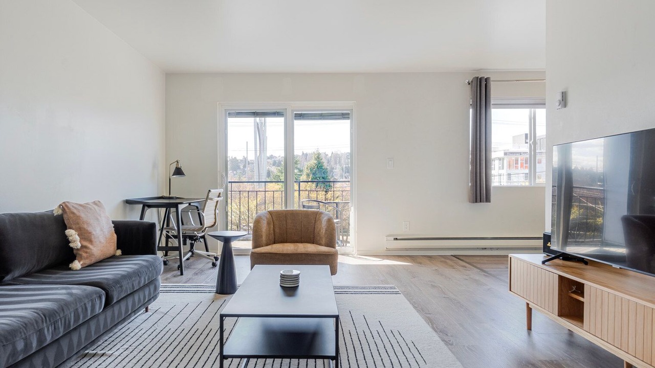 Photo of Livingroom in North Queen Anne