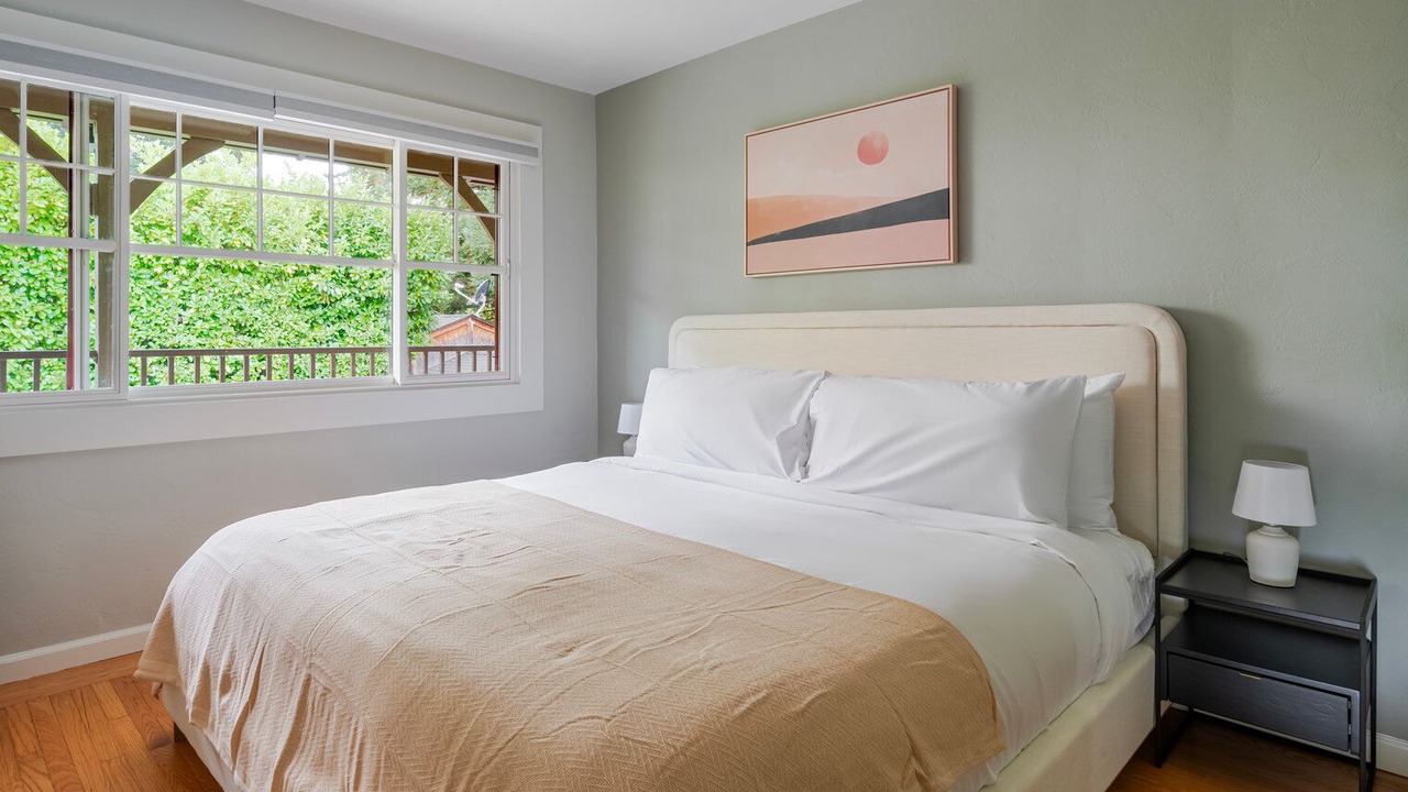 Photo of Bedroom in Downtown North