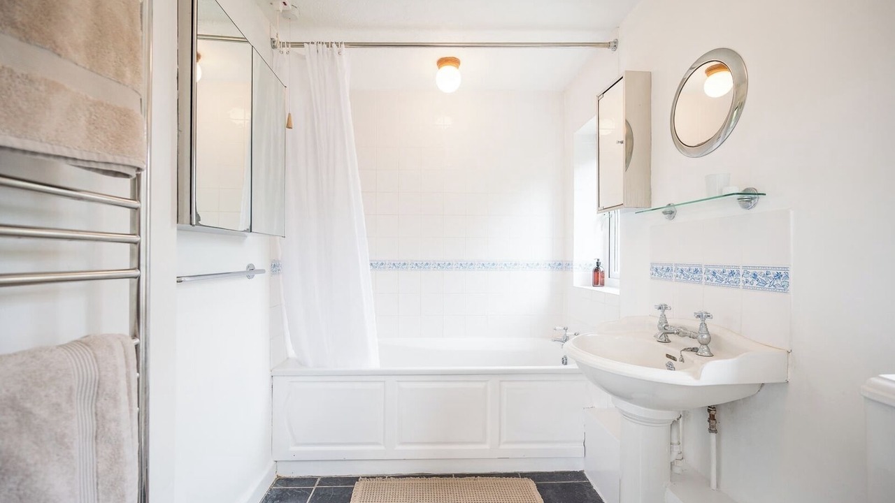 Photo of Bathroom in Monk Soham