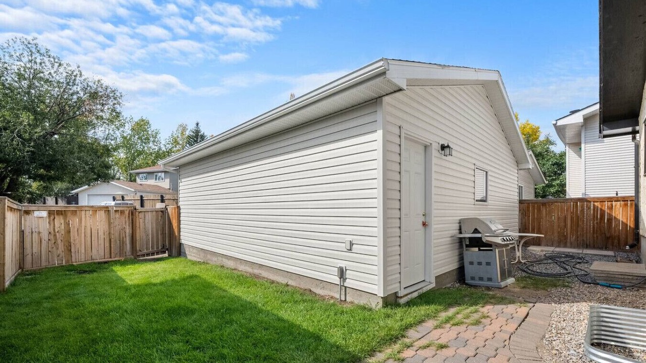 Photo of Patio Balcony in Southeast Calgary