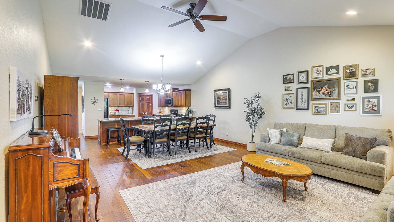 Photo of Livingroom in Winfield