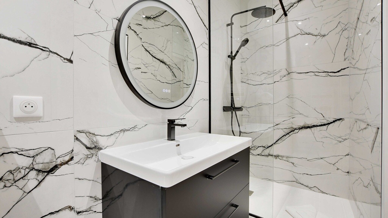 Photo of Bathroom in Quartier de la Folie-Mericourt