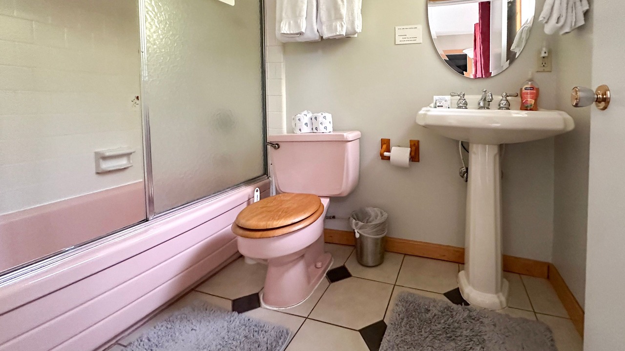 Photo of Bathroom in Gold Beach