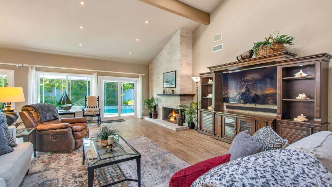 Photo of Livingroom in Huntington Harbour