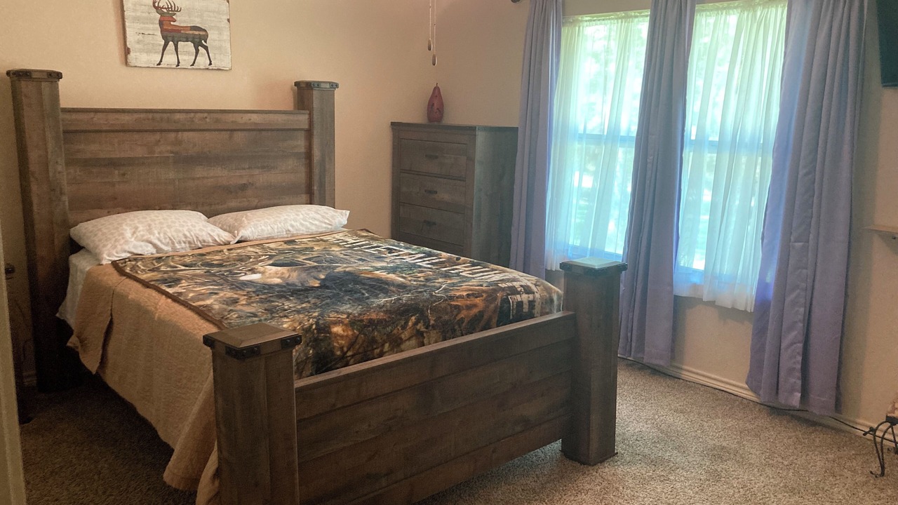 Photo of Bedroom in Streetman