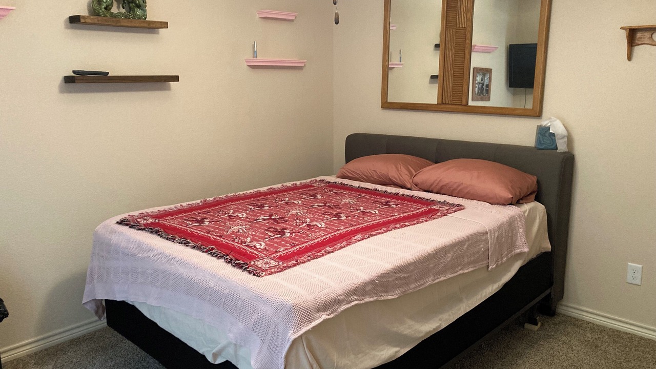 Photo of Bedroom in Streetman