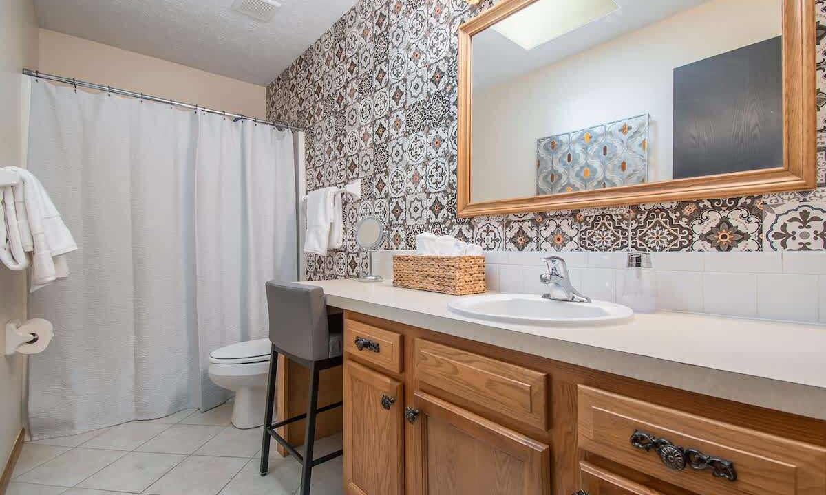 Photo of Bathroom in Aksarben - Elmwood Park