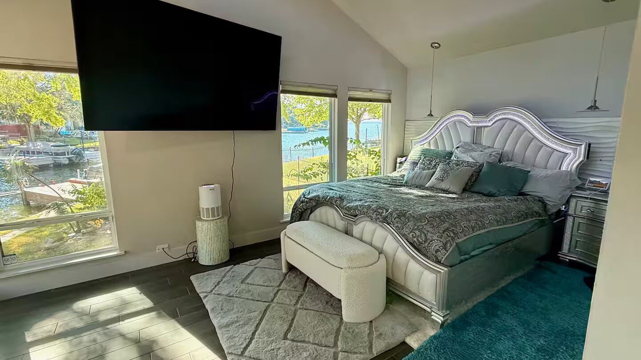 Photo of Bedroom in Seven Coves