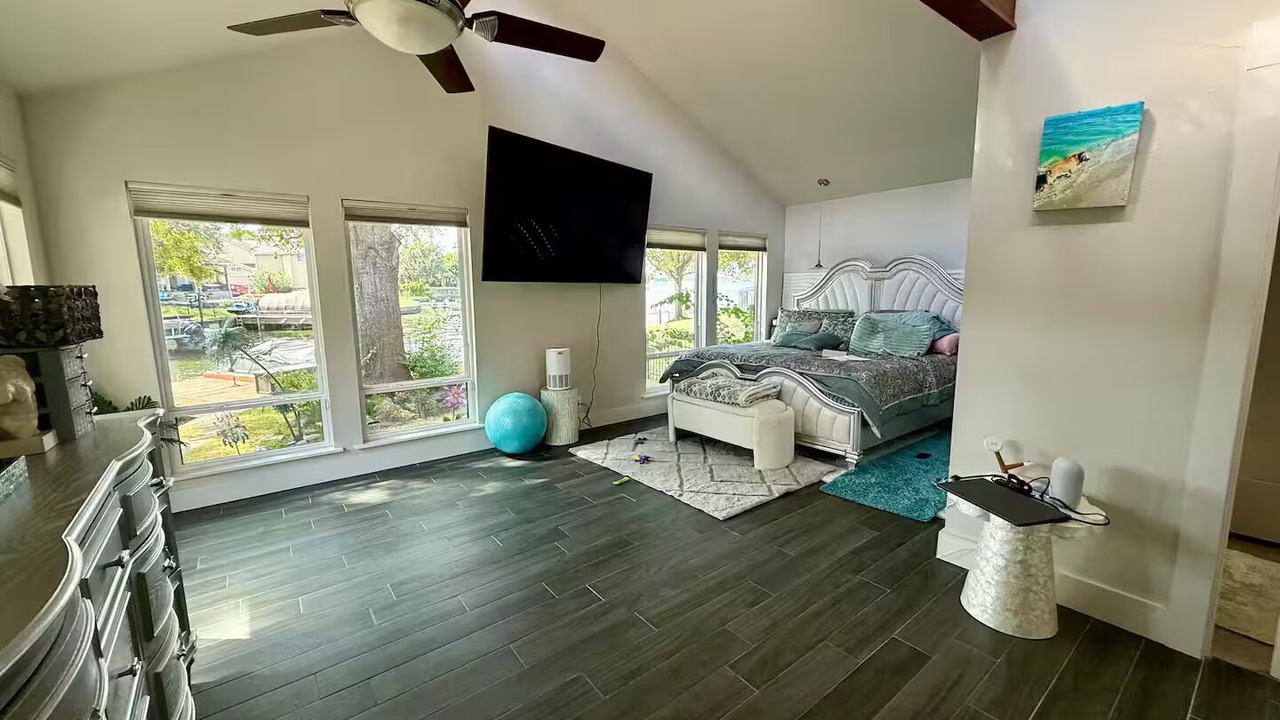 Photo of Bedroom in Seven Coves