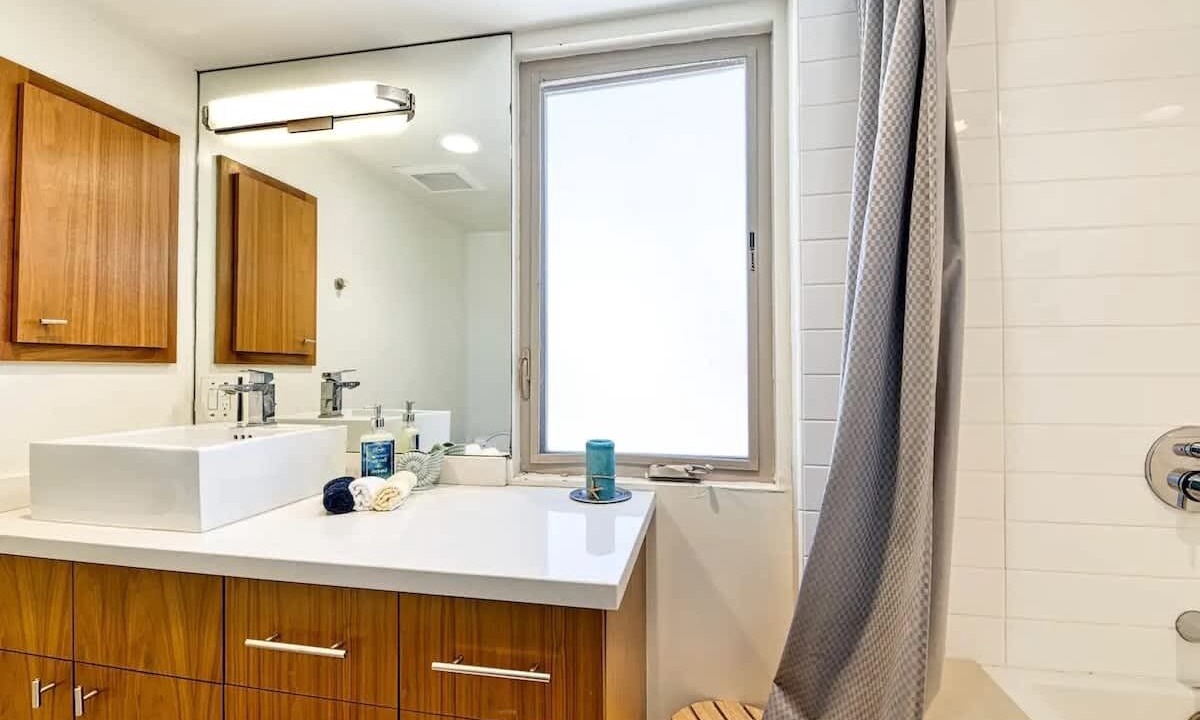 Photo of Bathroom in South Mission Beach