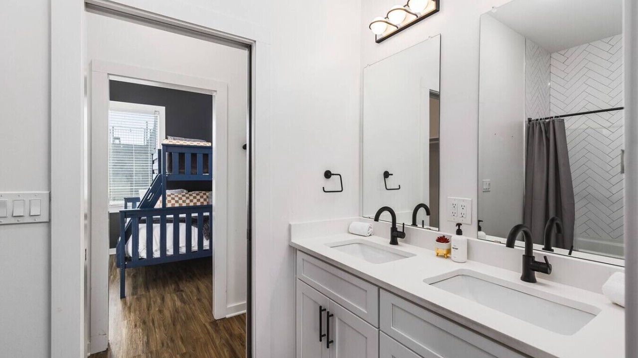 Photo of Bathroom in Cleveland Park