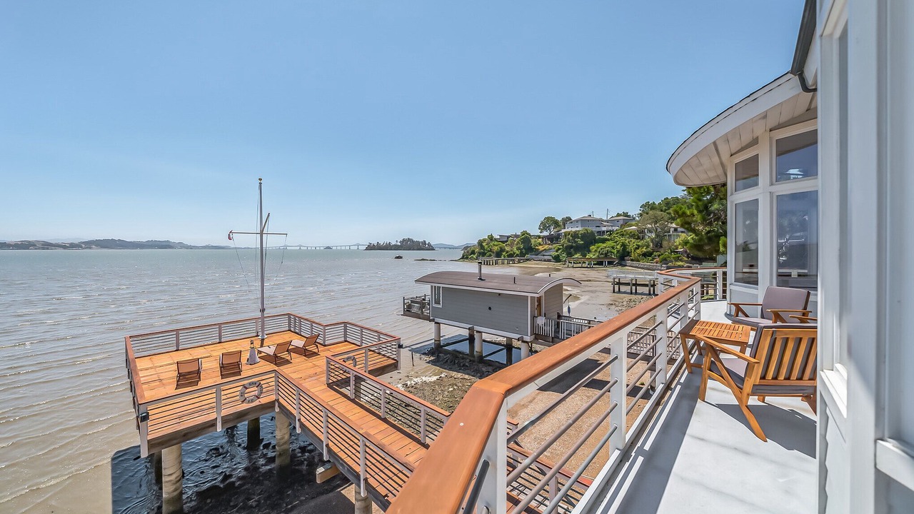 Photo of Patio Balcony in Bayside Acres