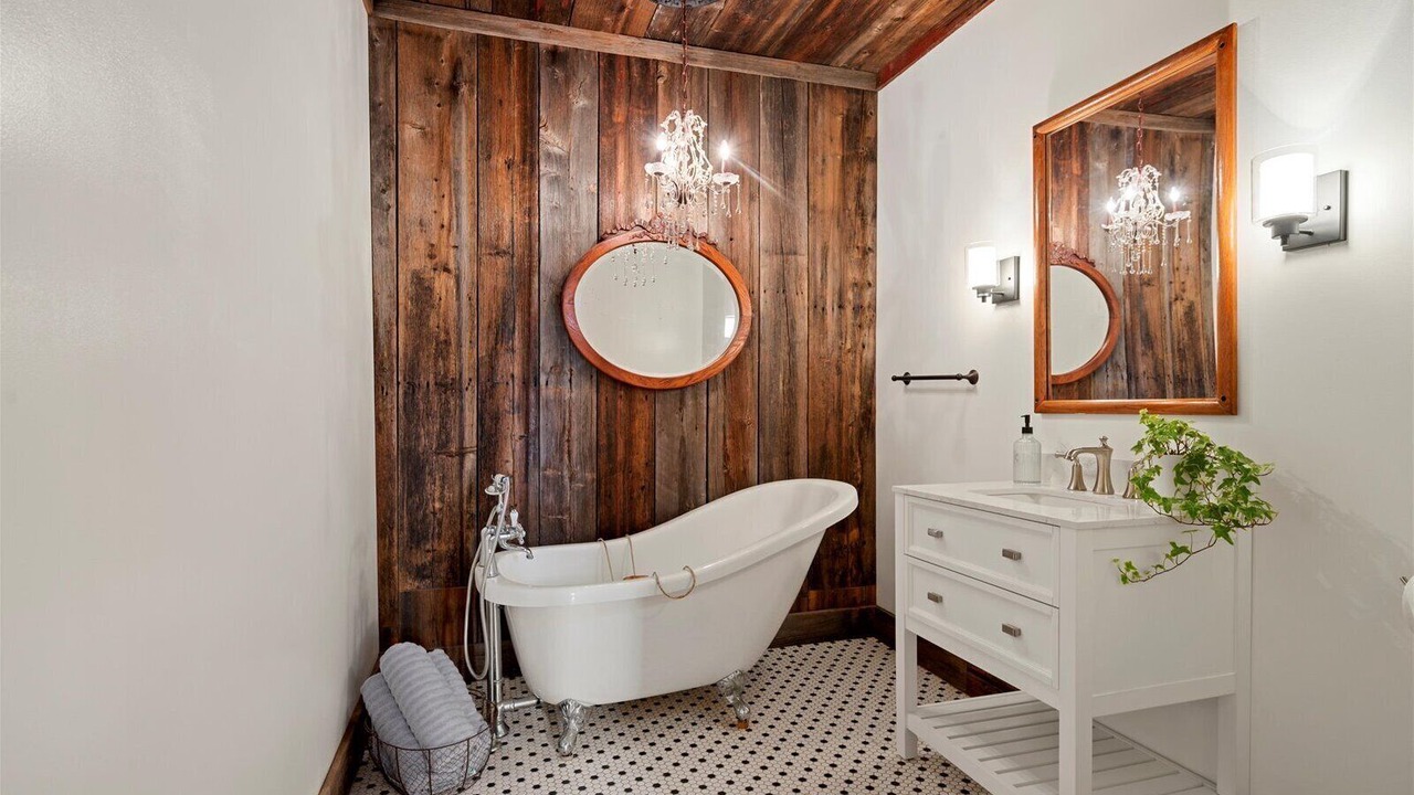 Photo of Bathroom in Franklin Springs