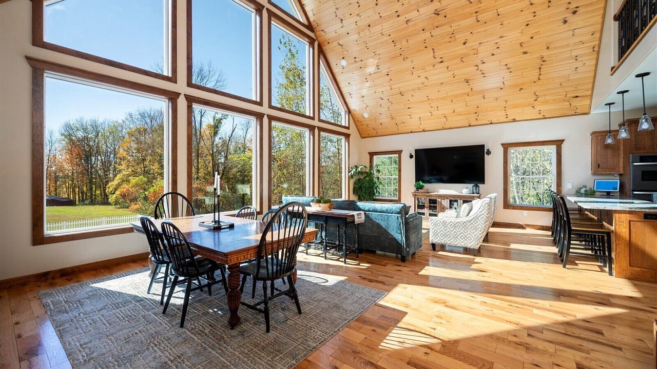 Photo of Livingroom in Franklin Springs