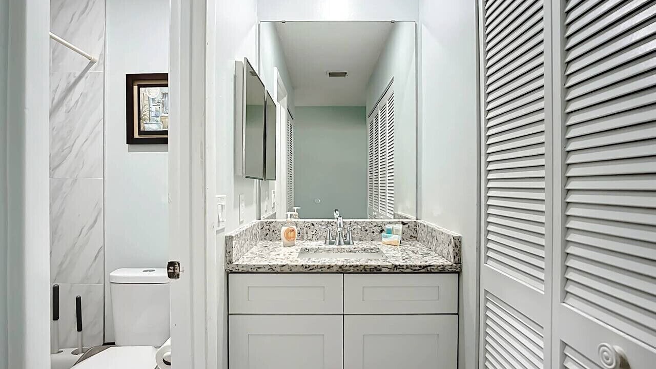 Photo of Bathroom in Bayshore Gardens