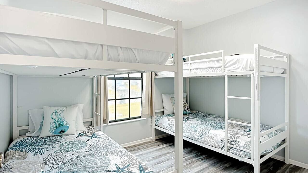 Photo of Bedroom in Bayshore Gardens