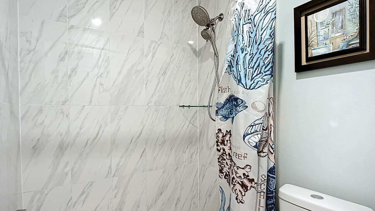Photo of Bathroom in Bayshore Gardens