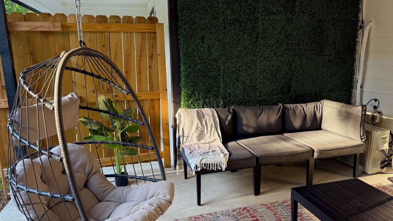 Photo of Livingroom in Willow Meadows/Willowbend Area