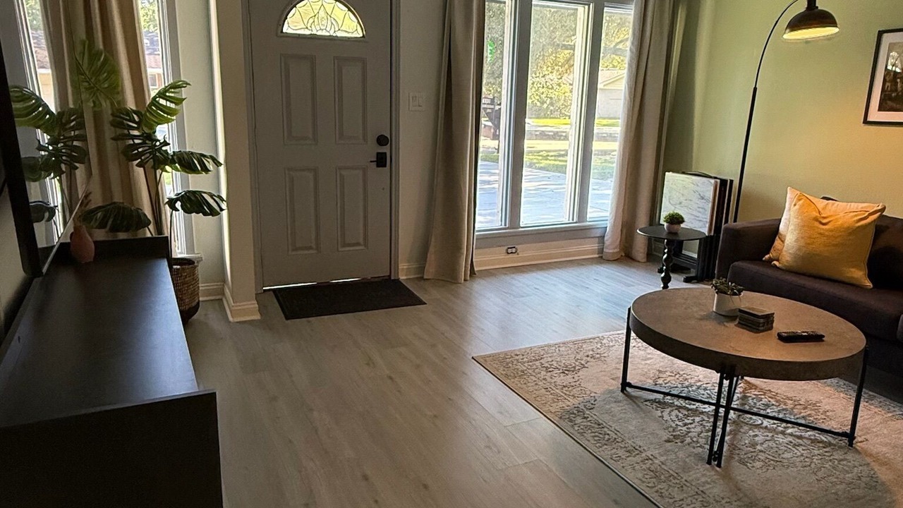 Photo of Livingroom in Willow Meadows/Willowbend Area