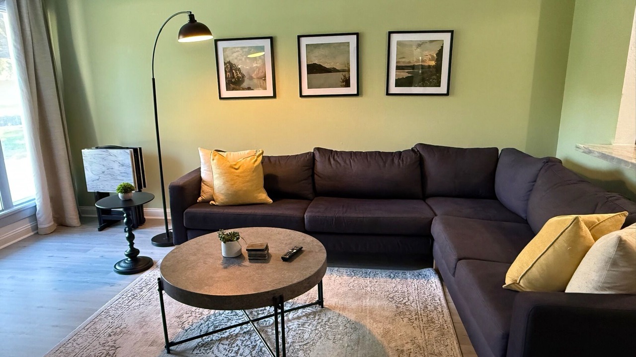 Photo of Livingroom in Willow Meadows/Willowbend Area