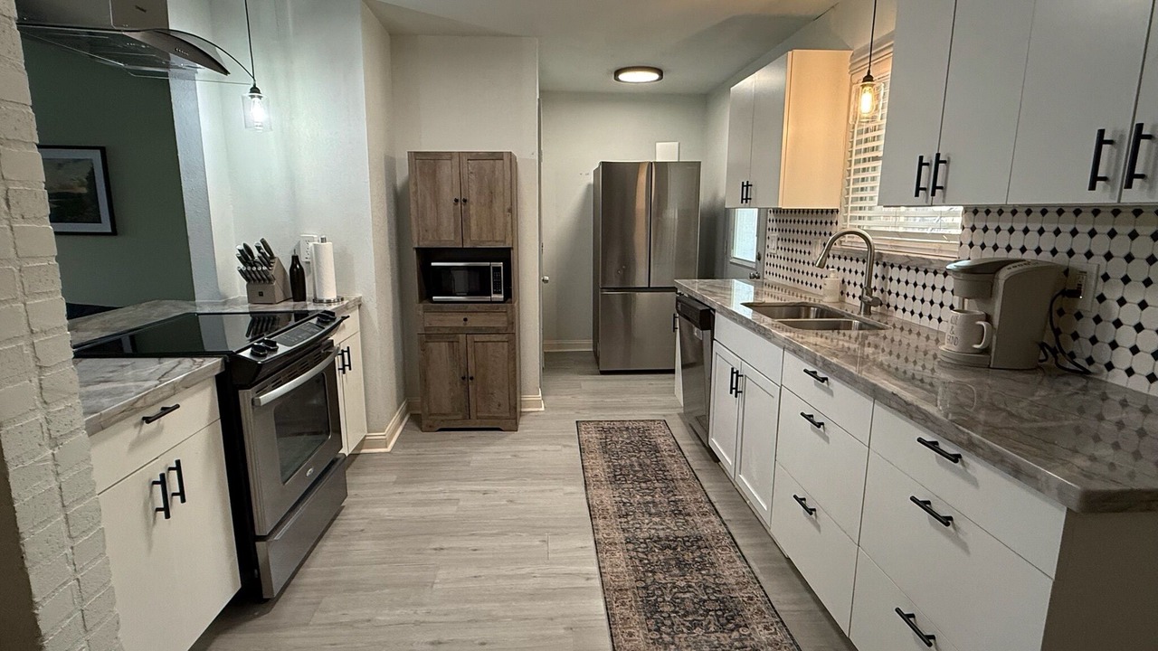 Photo of Kitchen in Willow Meadows/Willowbend Area