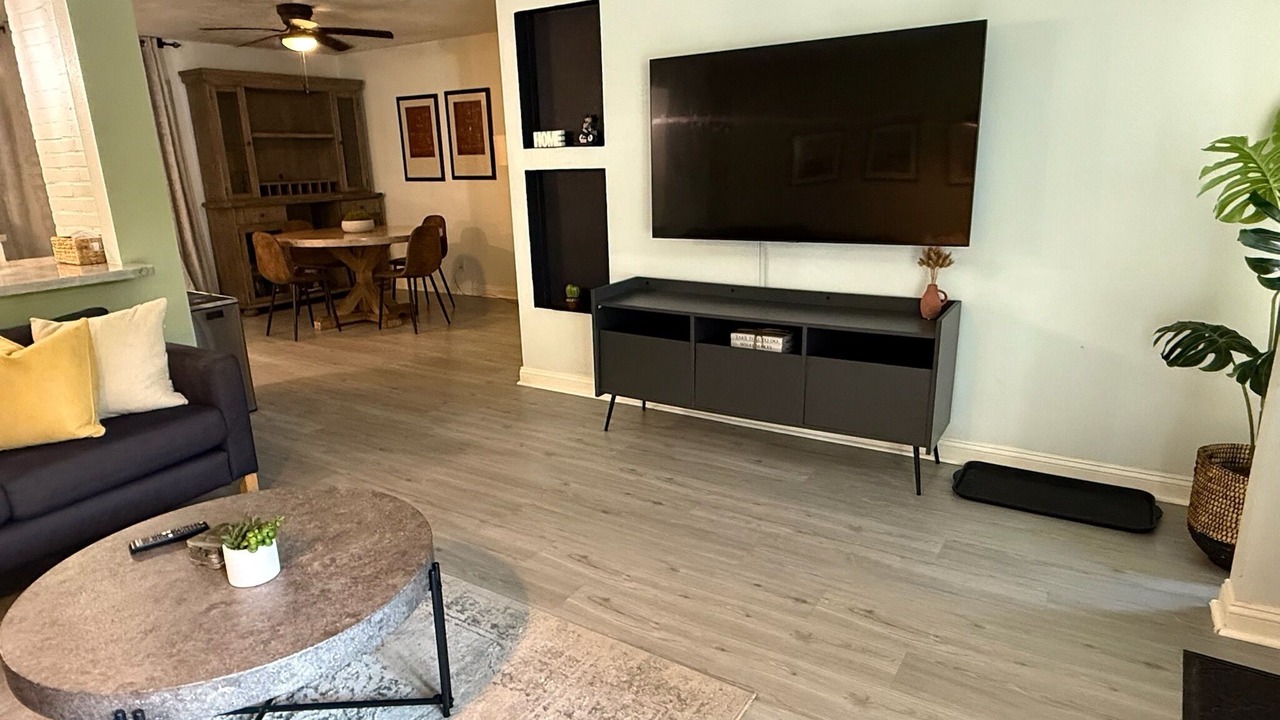 Photo of Livingroom in Willow Meadows/Willowbend Area