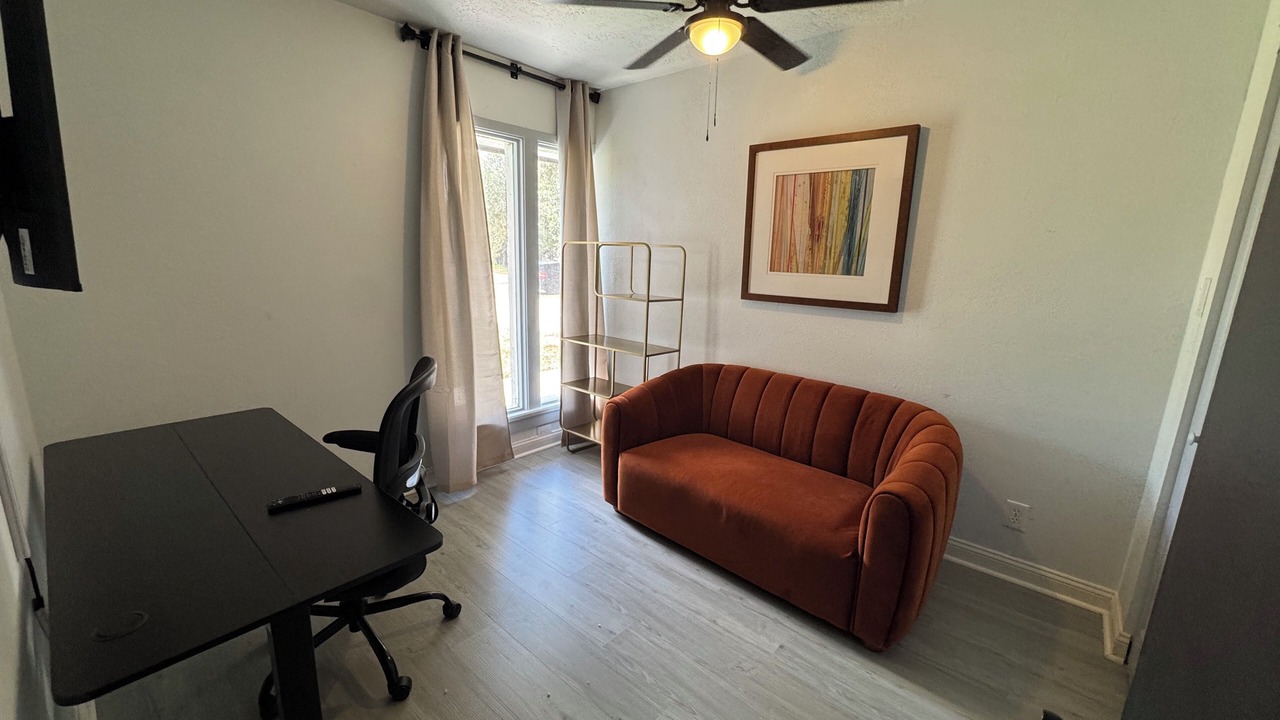 Photo of Livingroom in Willow Meadows/Willowbend Area