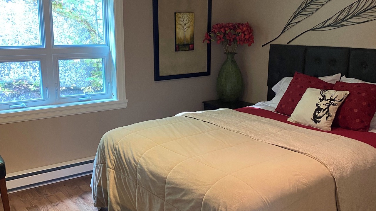 Photo of Bedroom in Sainte-Marguerite-du-Lac-Masson