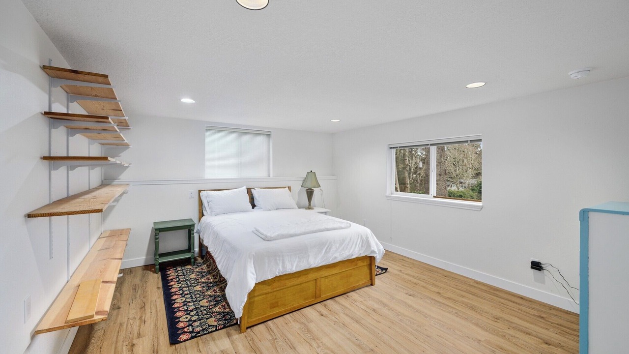 Photo of Bedroom in Netarts