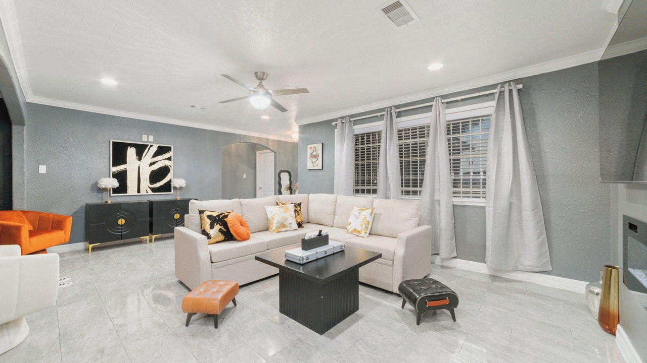 Photo of Livingroom in Sharpstown