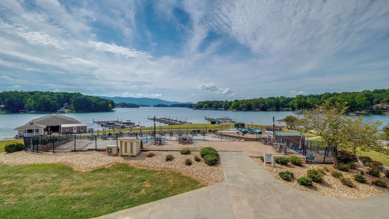 Photo of Others in Smith Mountain Lake