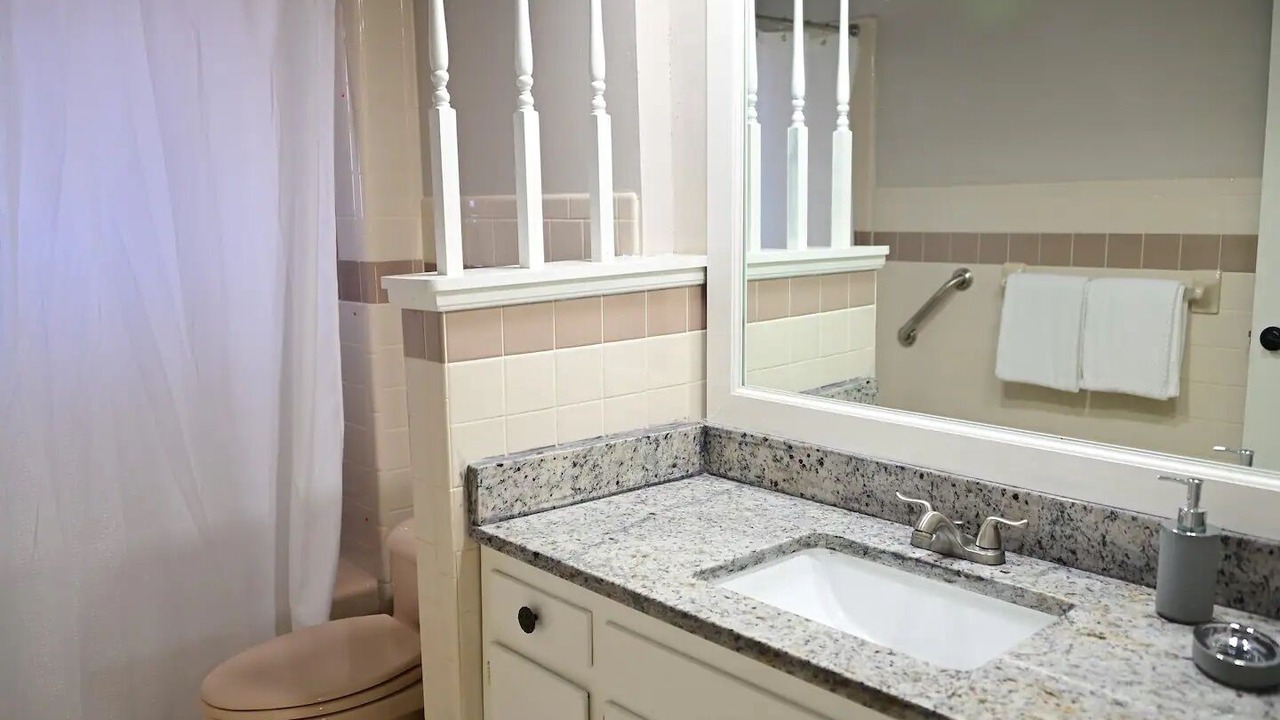 Photo of Bathroom in Universal City