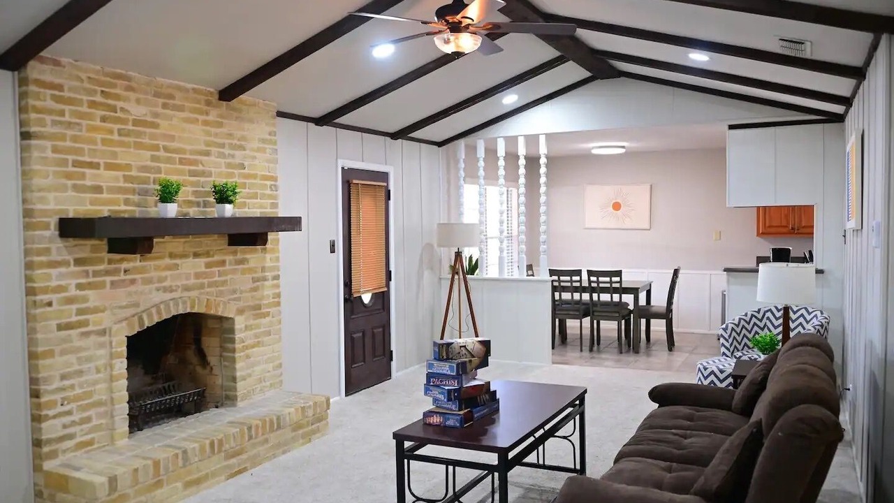 Photo of Livingroom in Universal City